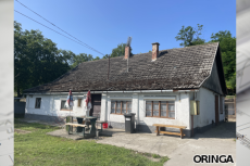 Kulcs központjában parasztház eladó
